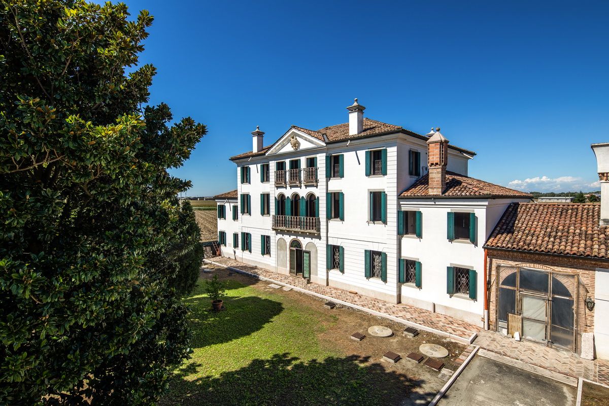 Вилла в Феррара, Италия, 825 м2 фото 3