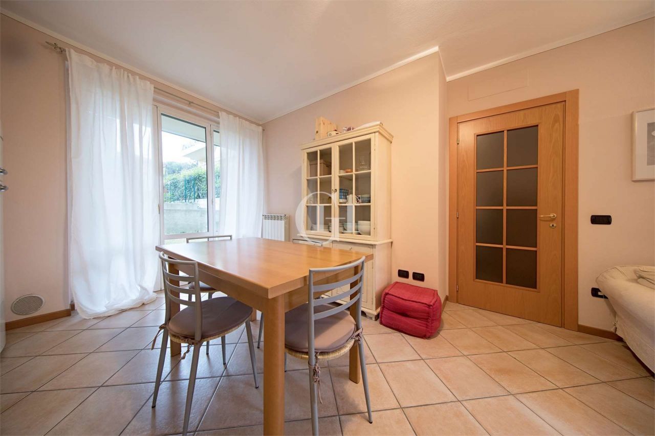 Квартира у озера Гарда, Италия, 55 м2 фото 3