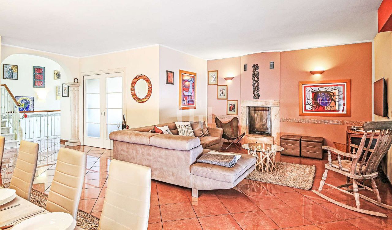 Вилла у озера Гарда, Италия, 350 м2 фото 3
