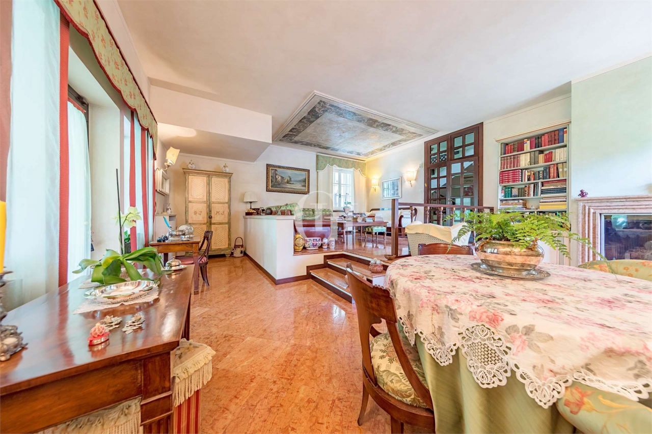 Вилла у озера Гарда, Италия, 541.55 м2 фото 5