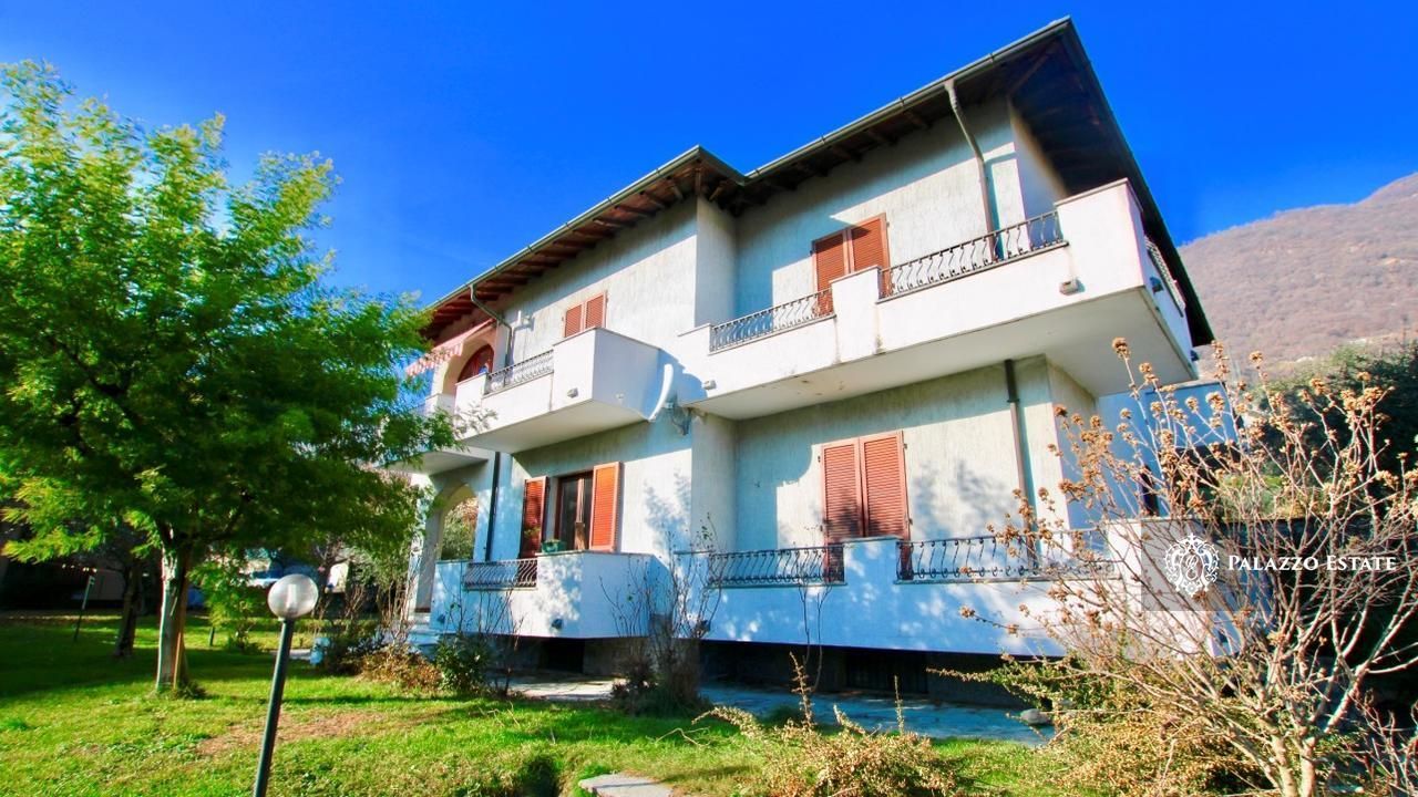 Вилла в Ленно, Италия, 300 м2 фото 1