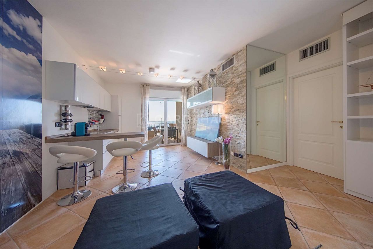 Апартаменты у озера Гарда, Италия, 65 м2 фото 5