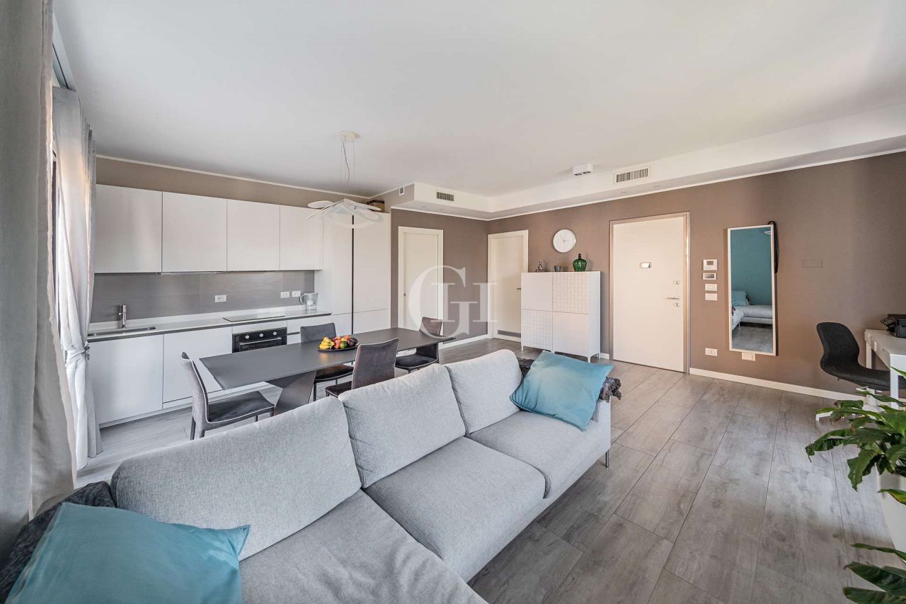 Апартаменты у озера Гарда, Италия, 107 м2 фото 2