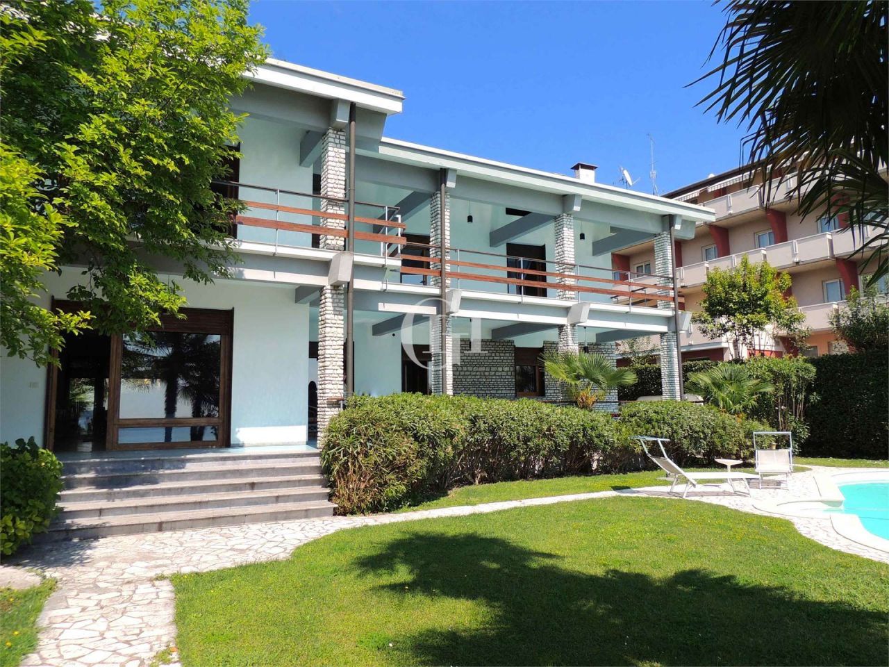 Вилла у озера Гарда, Италия, 450 м2 фото 4