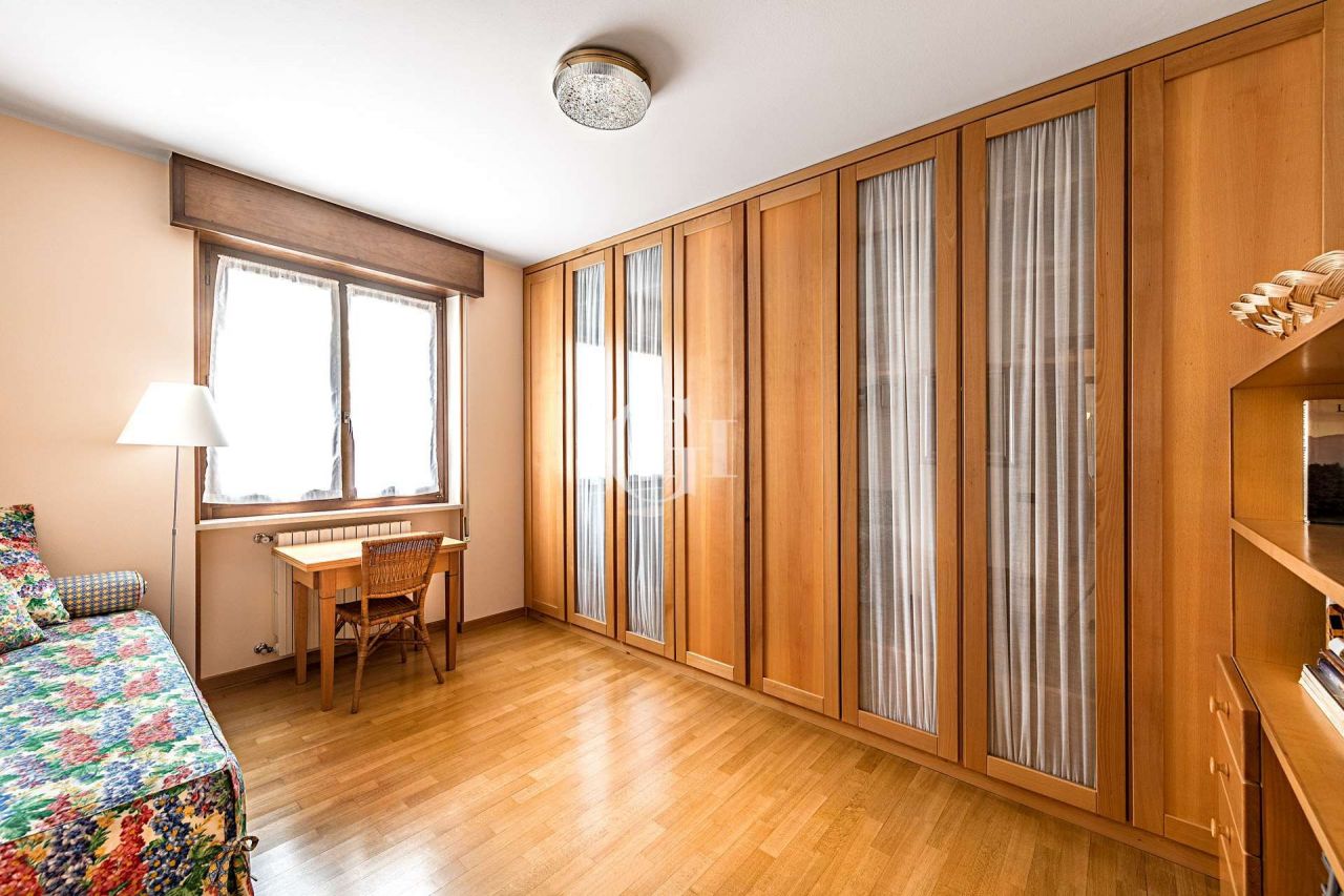 Вилла у озера Гарда, Италия, 370 м2 фото 2