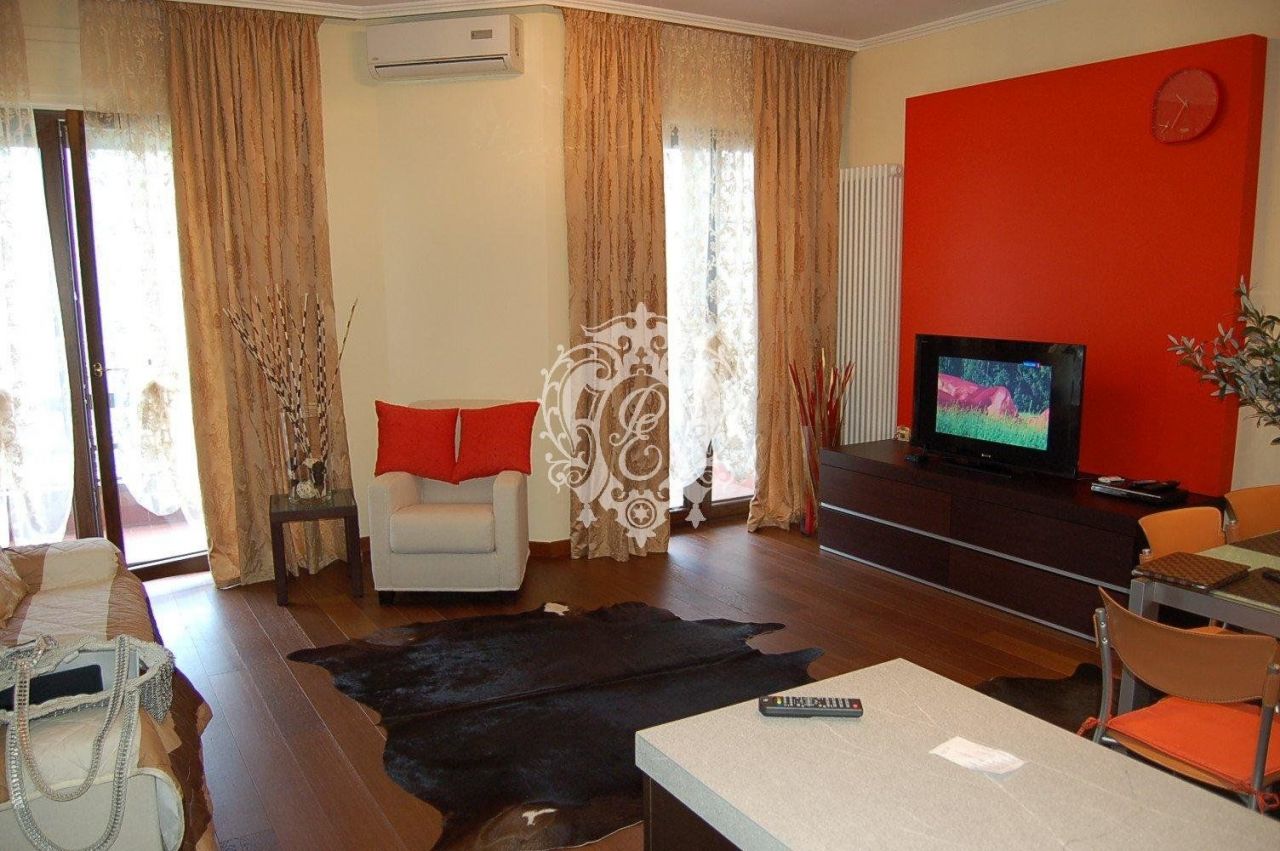 Квартира в Кампионе-д'Италия, Италия, 65 м2 фото 2
