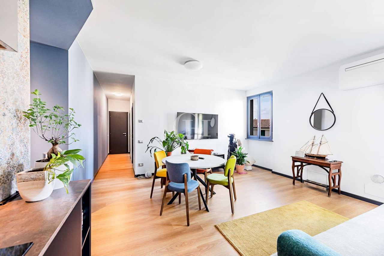 Квартира у озера Гарда, Италия, 70 м2 фото 2