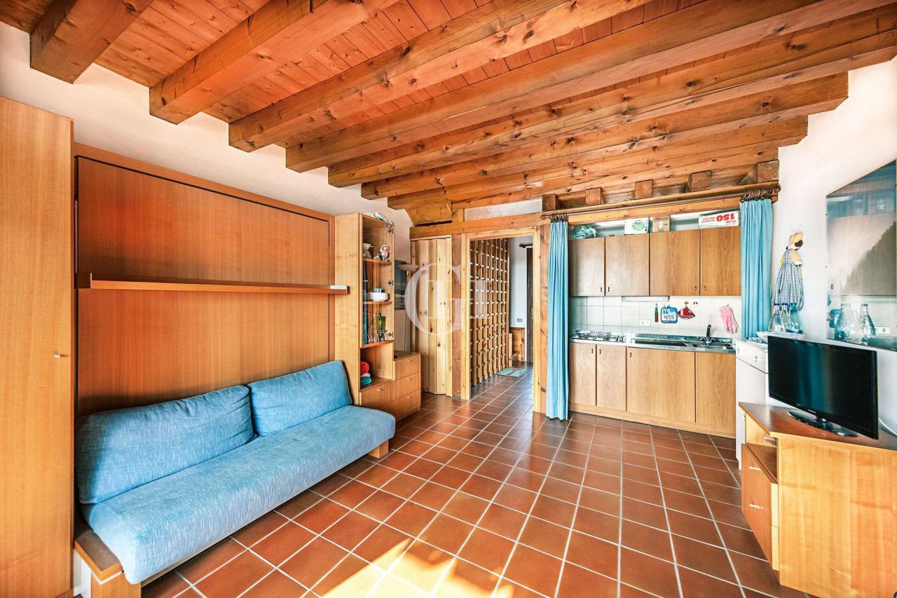 Квартира у озера Гарда, Италия, 65 м2 фото 5