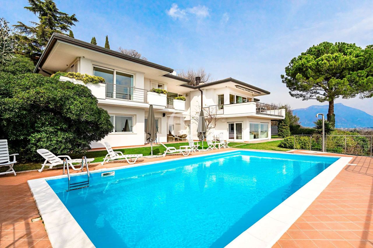Вилла у озера Гарда, Италия, 550 м2 фото 1
