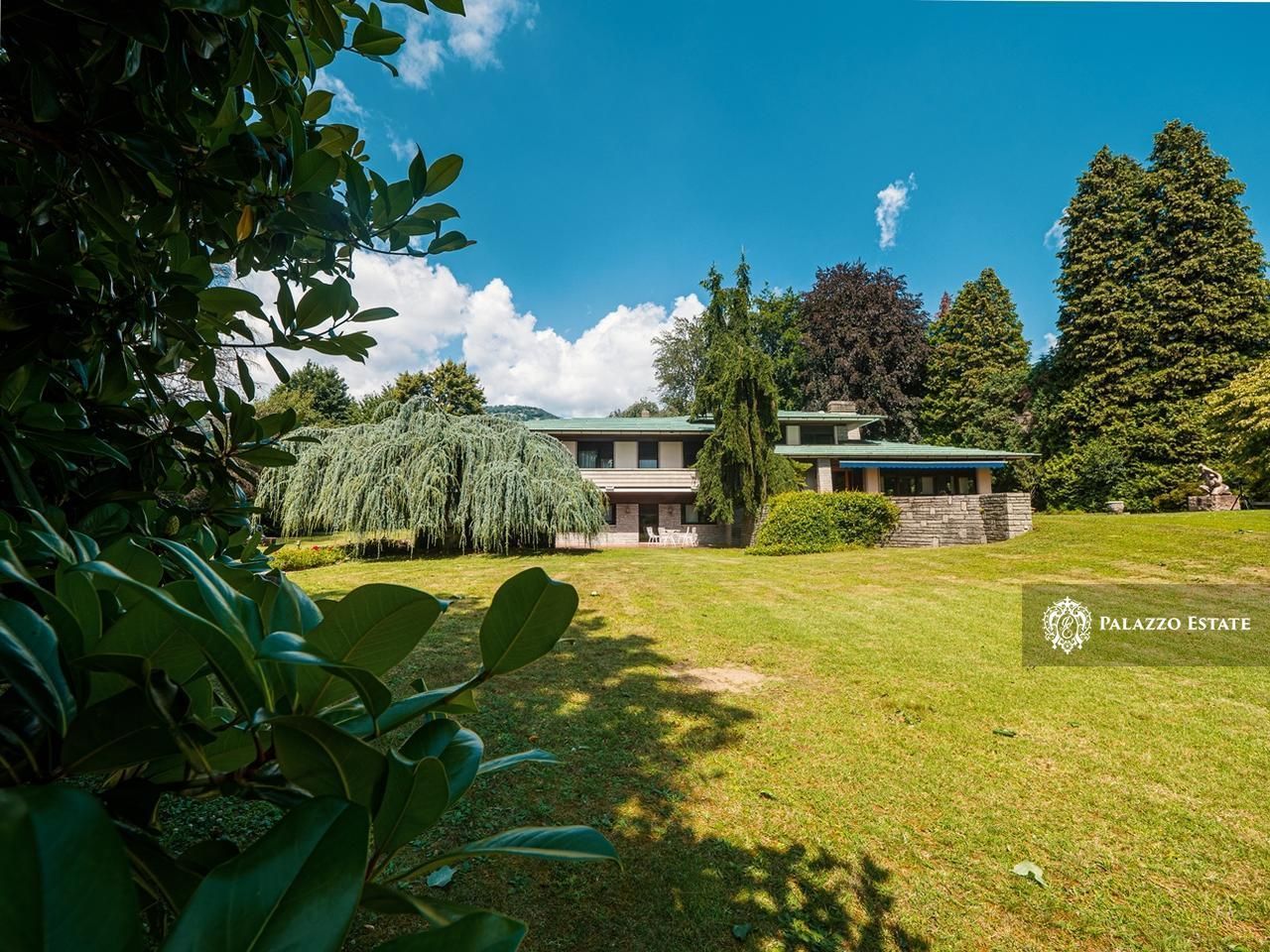 Вилла в Лезе, Италия, 800 м2 фото 1