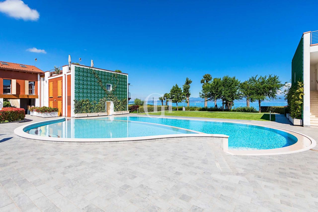 Апартаменты у озера Гарда, Италия, 80 м2 фото 2