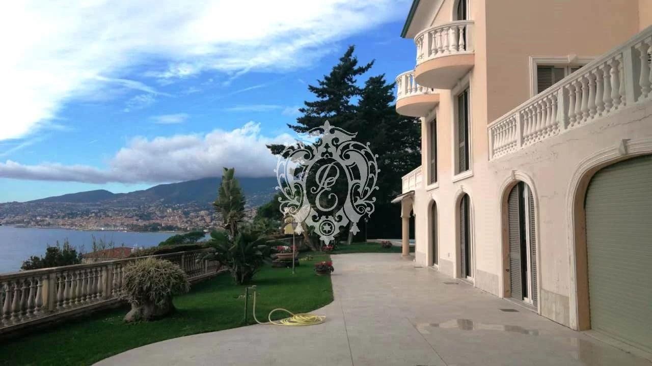 Вилла в Сан-Ремо, Италия, 500 м2 фото 1
