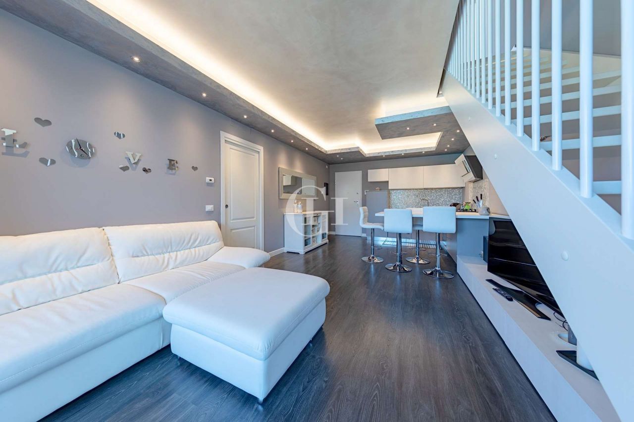 Квартира у озера Гарда, Италия, 120 м2 фото 3