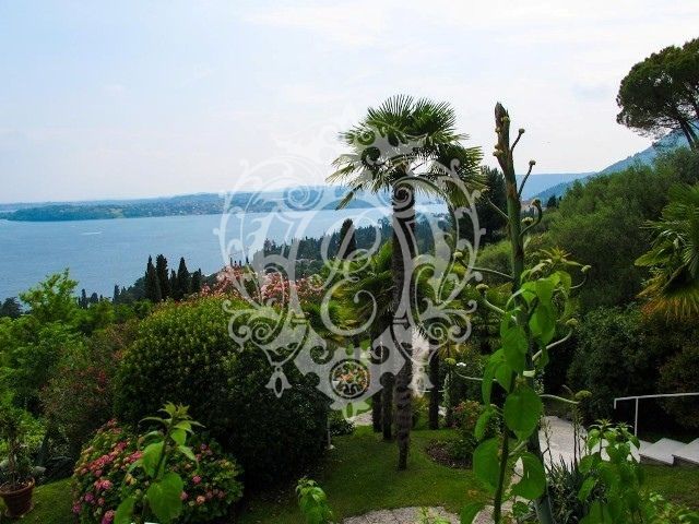 Вилла в Гардоне-Ривьера, Италия, 700 м2 фото 2