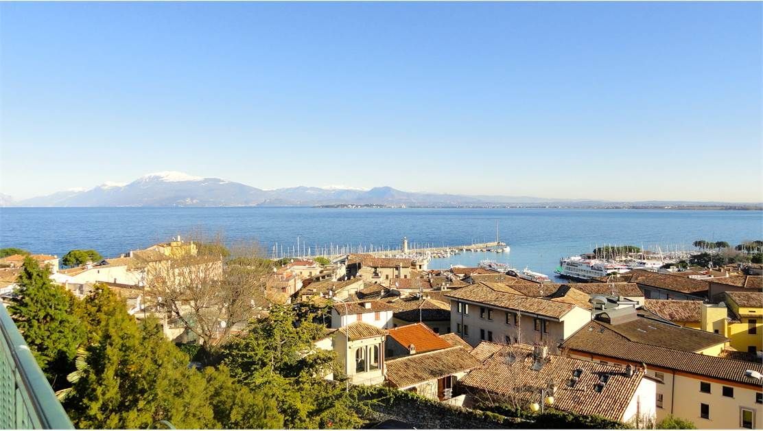 Замок у озера Гарда, Италия, 250 м2 фото 1