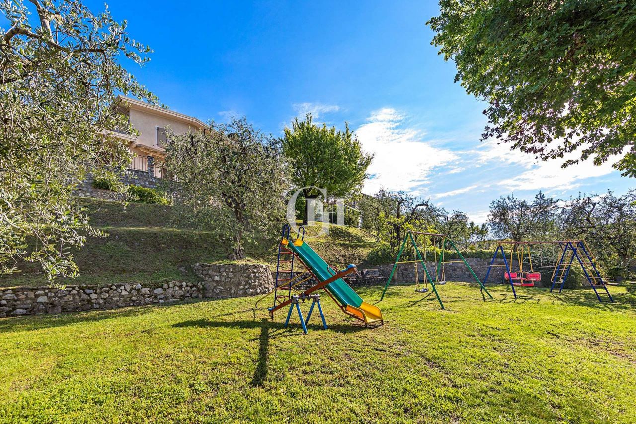 Вилла у озера Гарда, Италия, 250 м2 фото 3