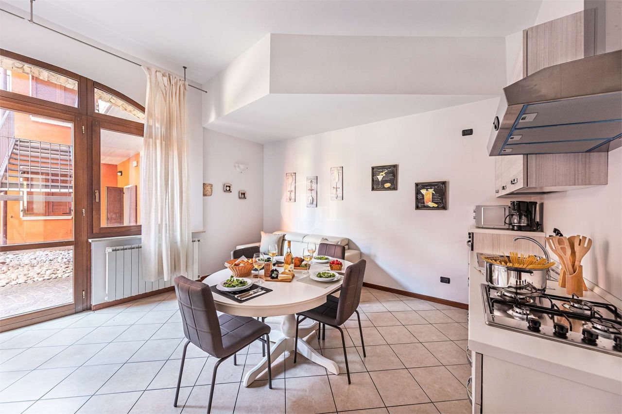Квартира у озера Гарда, Италия, 60 м2 фото 5