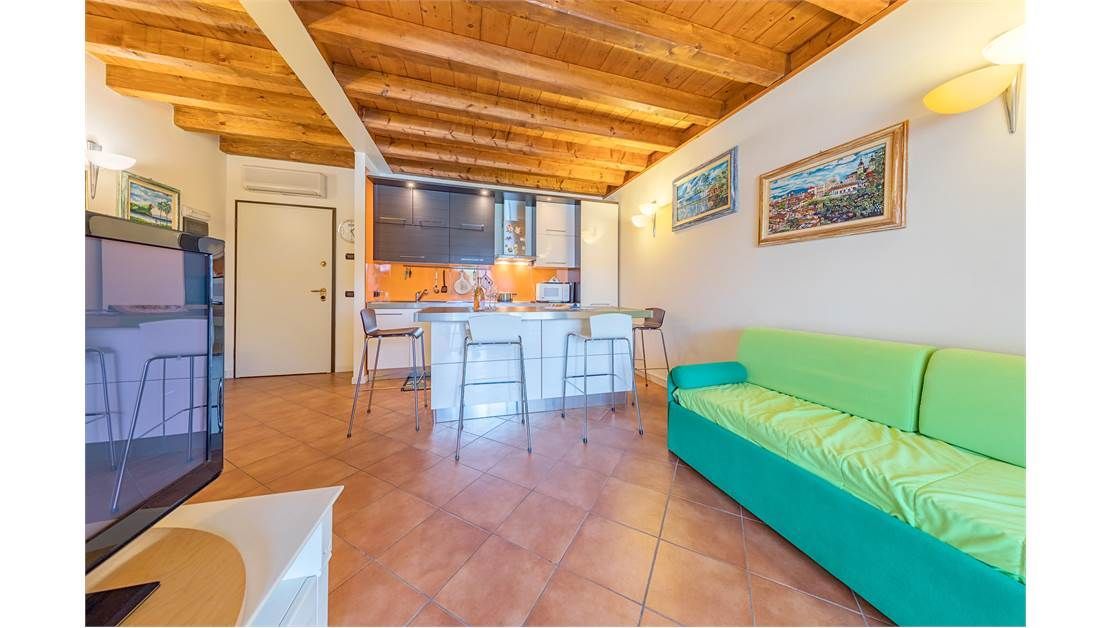 Квартира у озера Гарда, Италия, 80 м2 фото 2