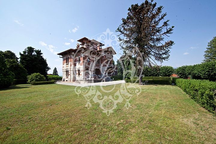 Вилла в Варесе, Италия, 6 000 м2 фото 1
