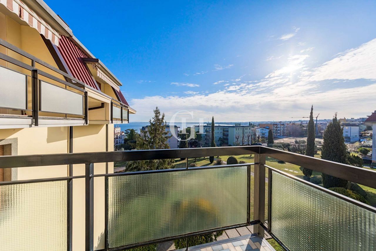 Квартира у озера Гарда, Италия, 120 м2 фото 2