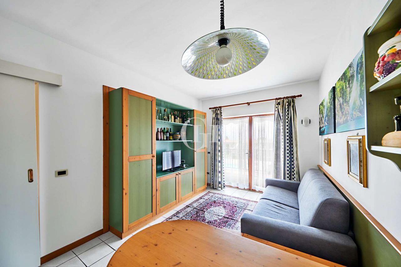 Апартаменты у озера Гарда, Италия, 60 м2 фото 4