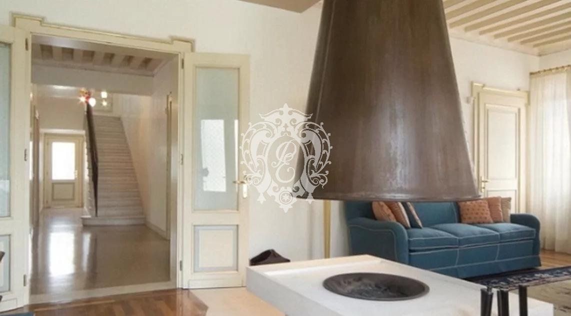 Вилла в Тревизо, Италия, 1 100 м2 фото 1