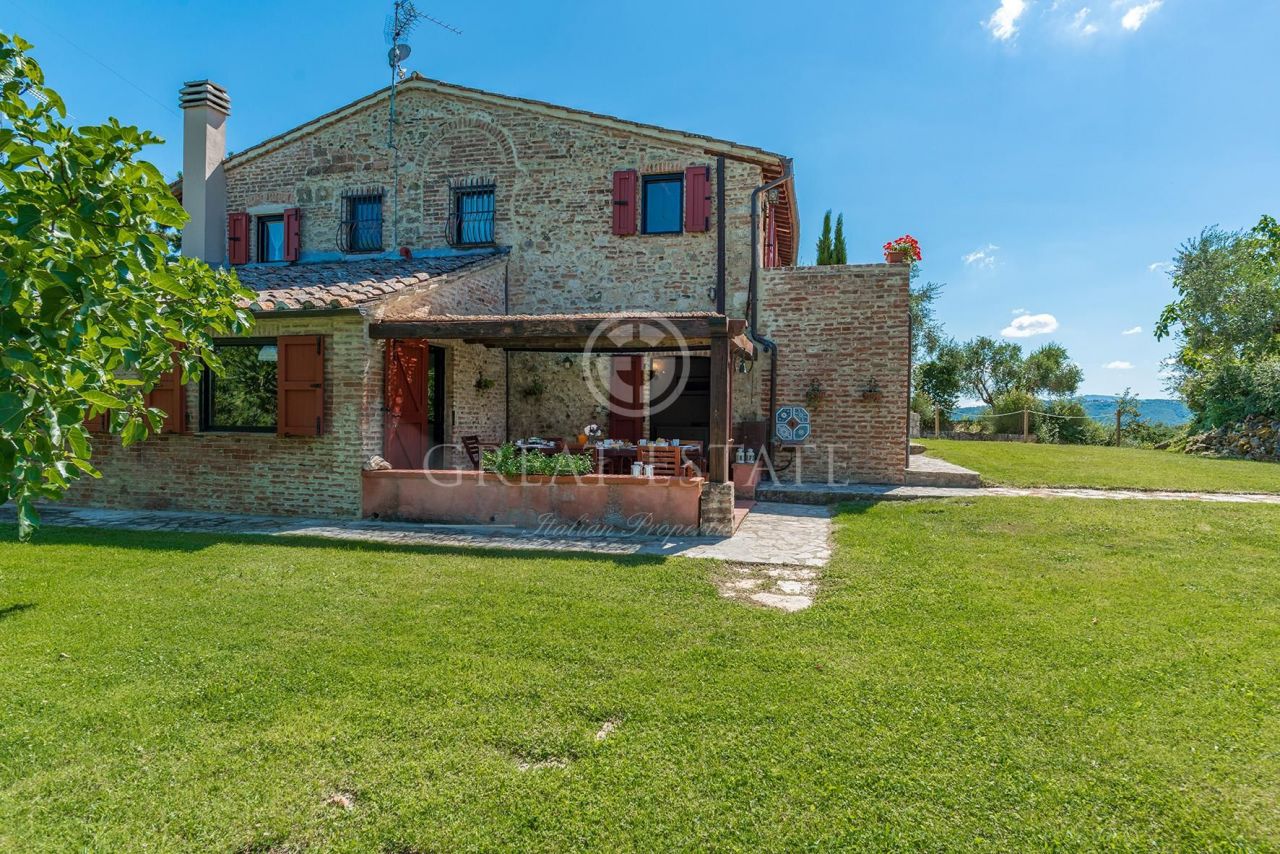 Дом в Кьюси, Италия, 220 м2 фото 1