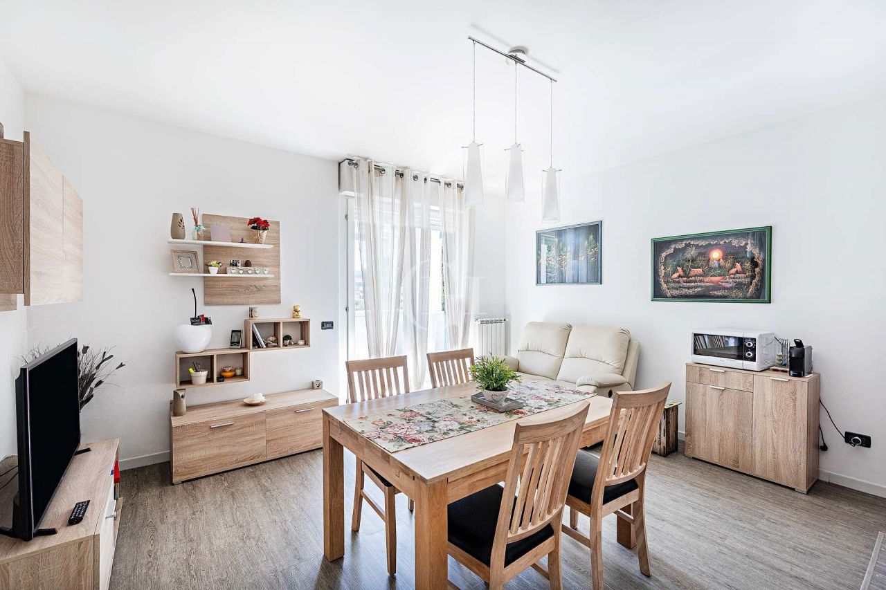 Квартира у озера Гарда, Италия, 55 м2 фото 2