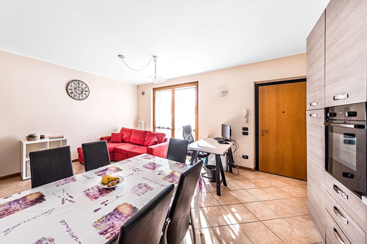 Квартира у озера Гарда, Италия, 55 м2 фото 2