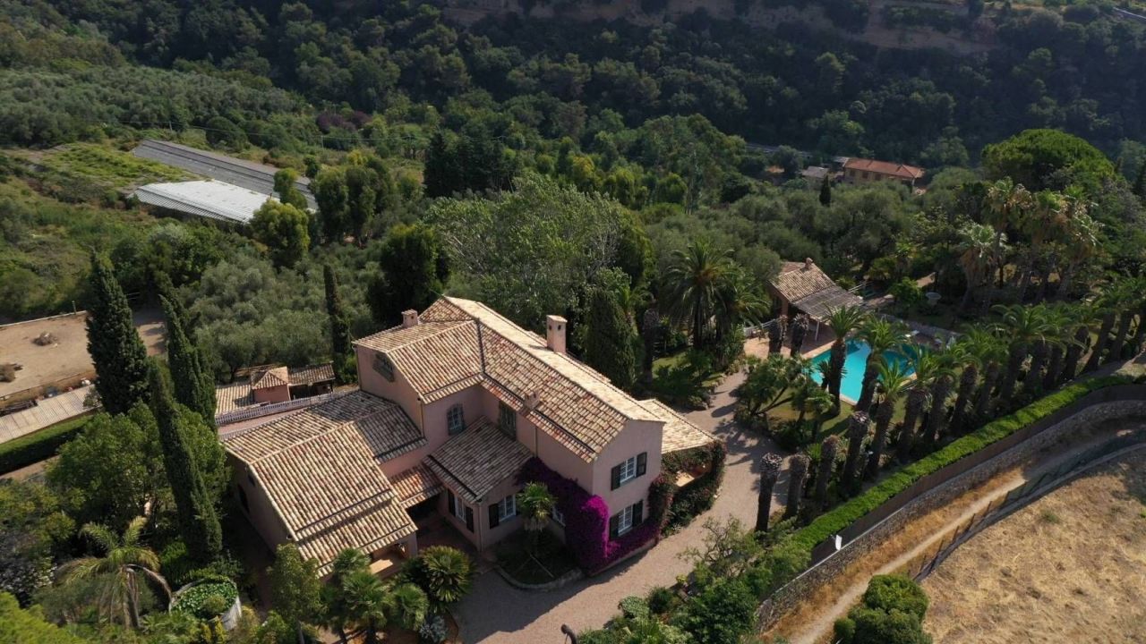 Поместье в Сан-Ремо, Италия, 832 м2 фото 1
