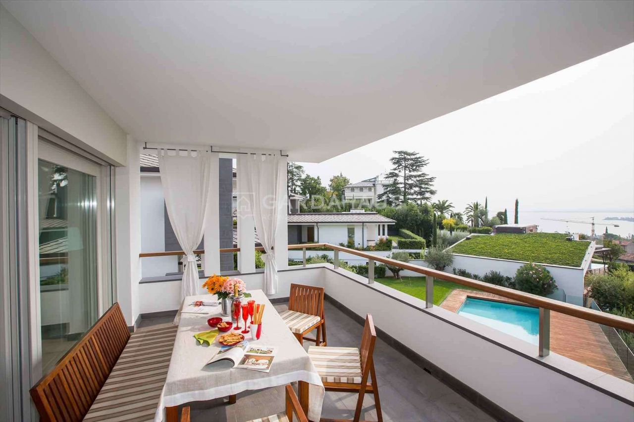 Апартаменты у озера Гарда, Италия, 200 м2 фото 5