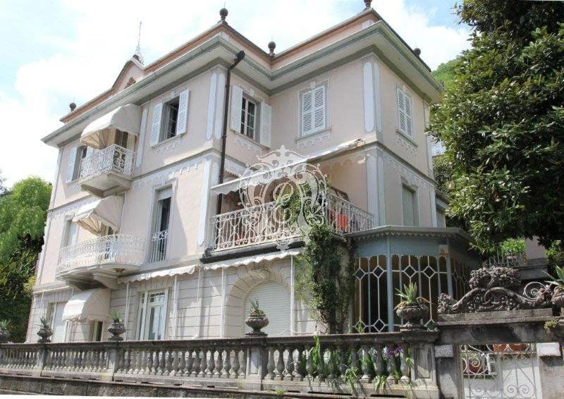 Вилла в Карате-Урио, Италия, 400 м2 фото 1
