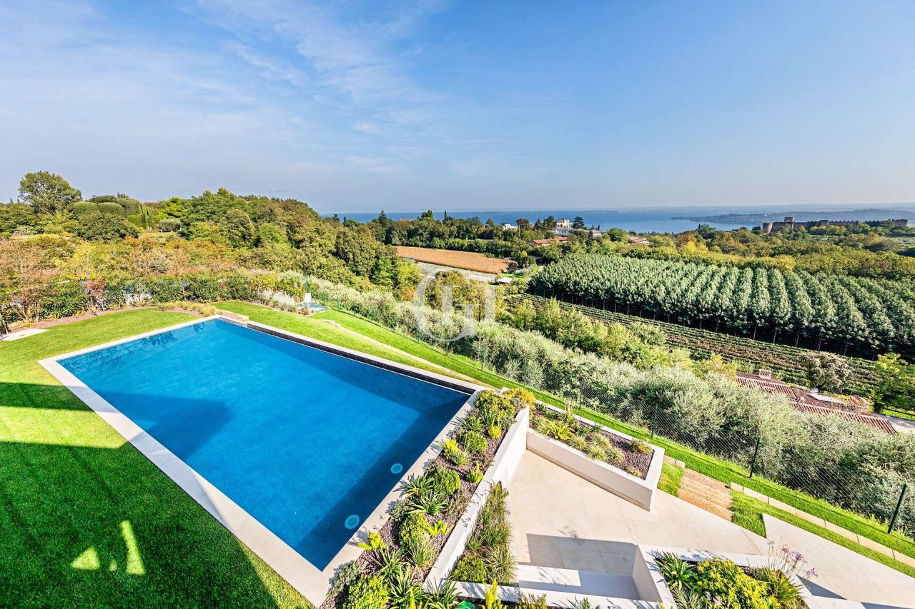 Вилла у озера Гарда, Италия, 400 м2 фото 4