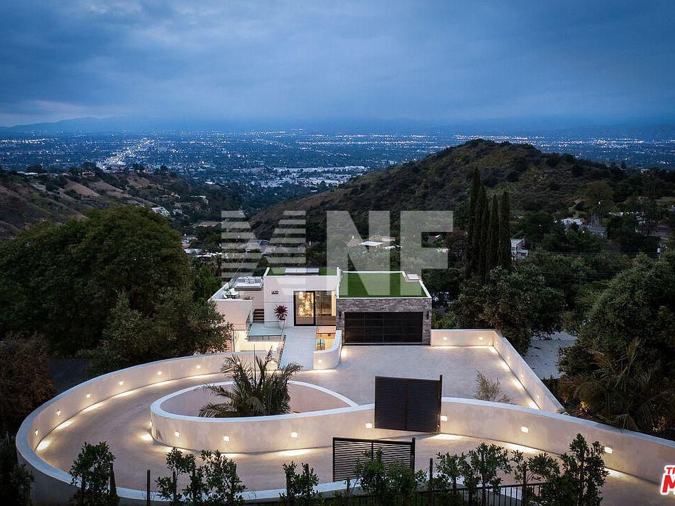 Дом в Лос-Анджелесе, США, 418 м2 фото 1
