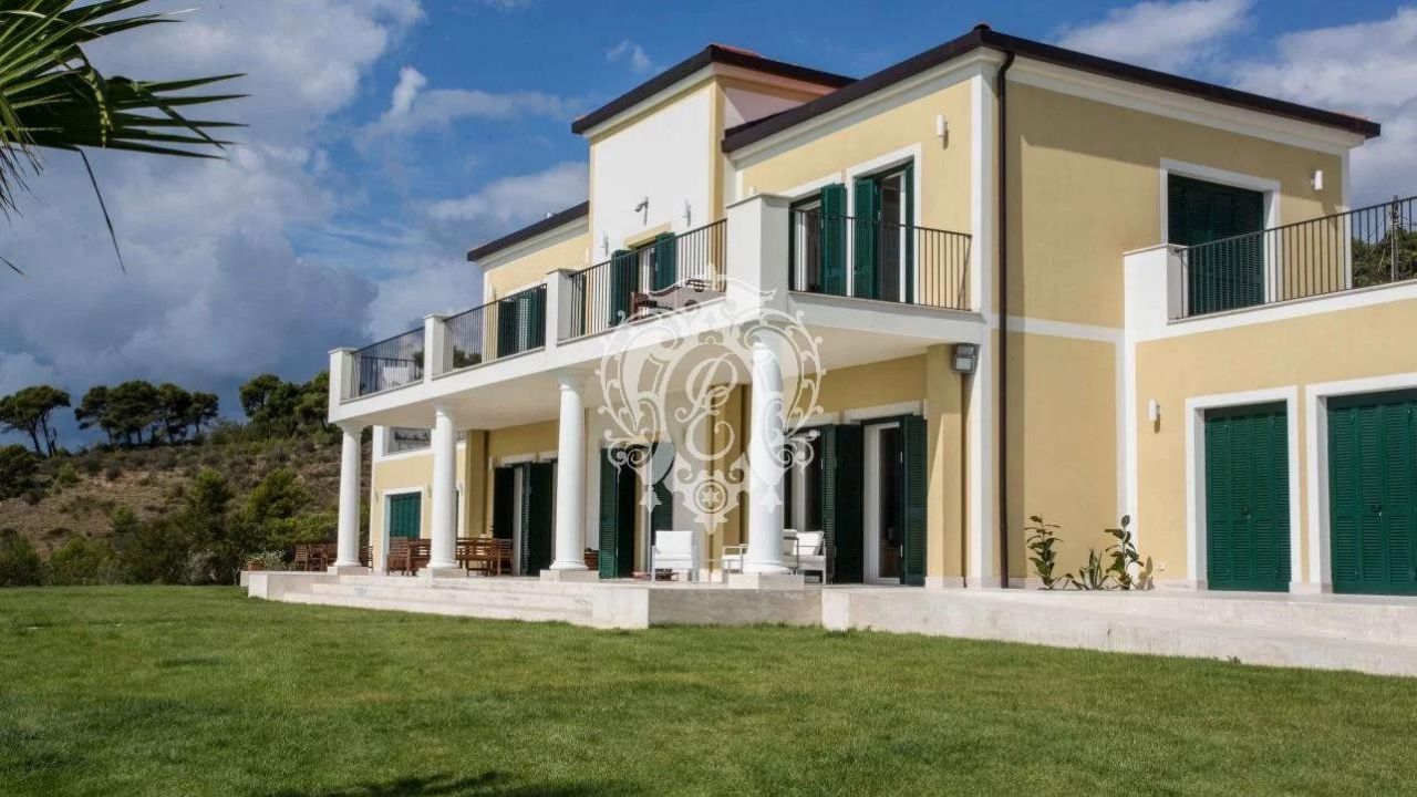 Вилла в Сан-Ремо, Италия, 800 м2 фото 3
