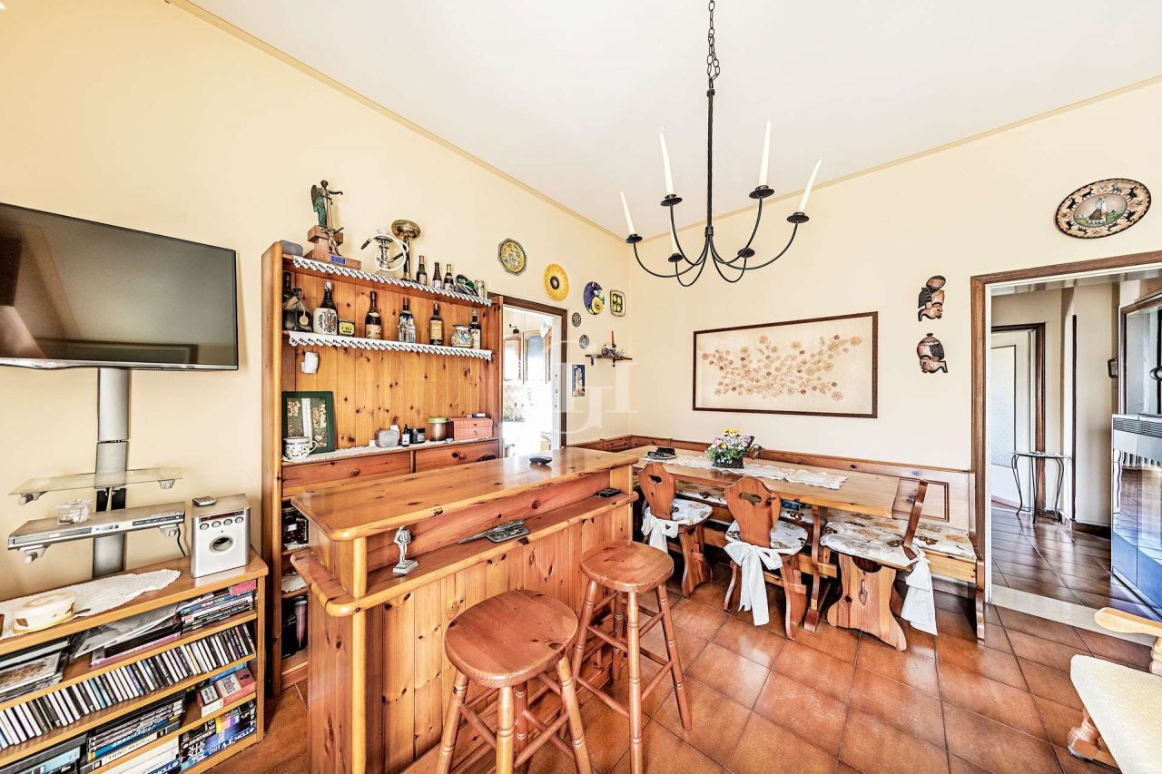 Апартаменты у озера Гарда, Италия, 103 м2 фото 2