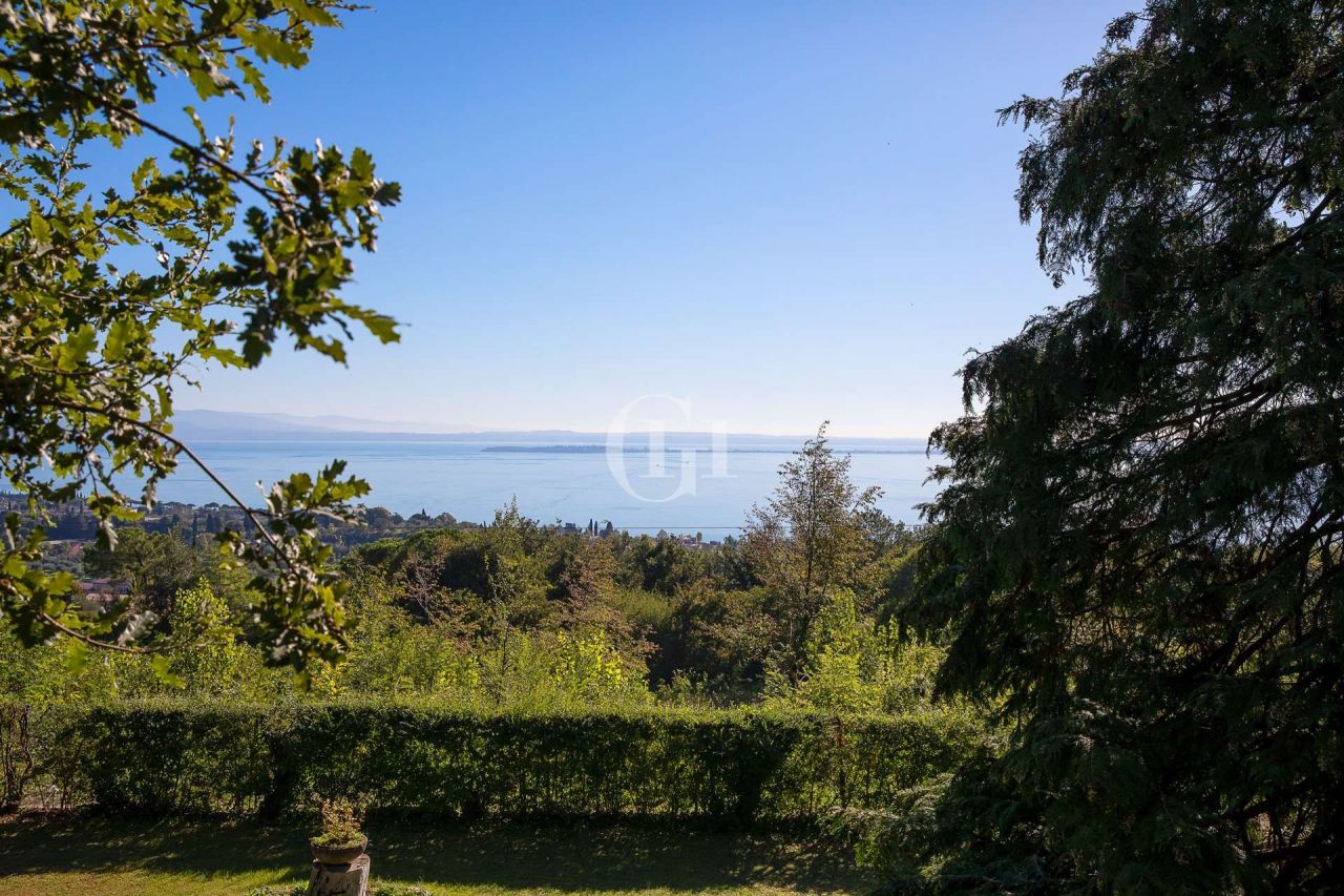 Вилла у озера Гарда, Италия, 500 м2 фото 3
