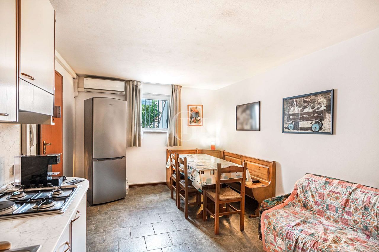 Квартира у озера Гарда, Италия, 55 м2 фото 5