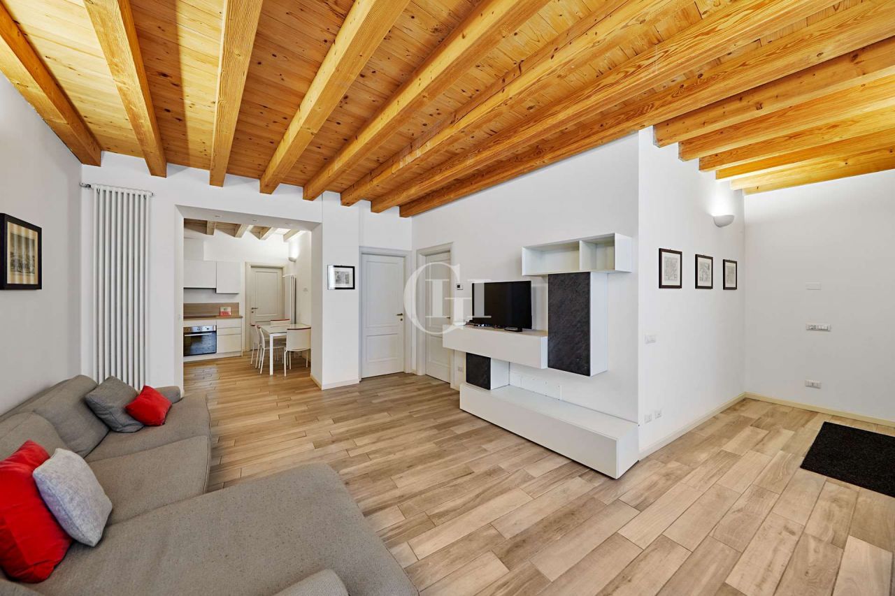 Апартаменты у озера Гарда, Италия, 72 м2 фото 1