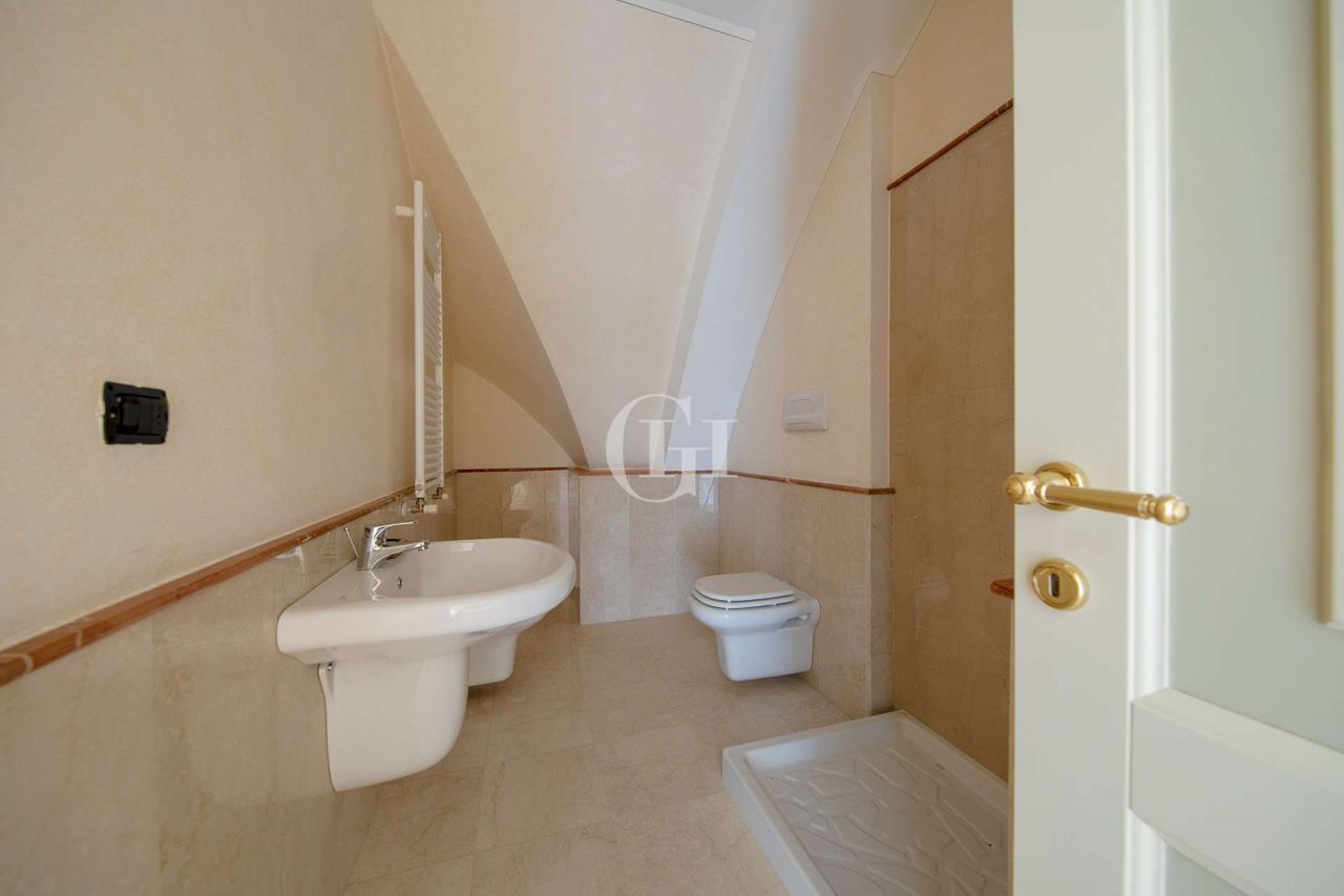 Апартаменты у озера Гарда, Италия, 141.43 м2 фото 5