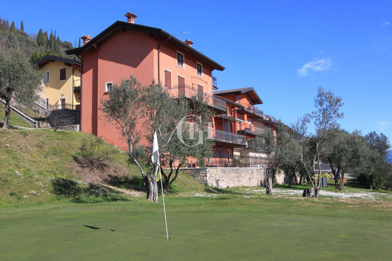 Апартаменты у озера Гарда, Италия, 50 м2 фото 1