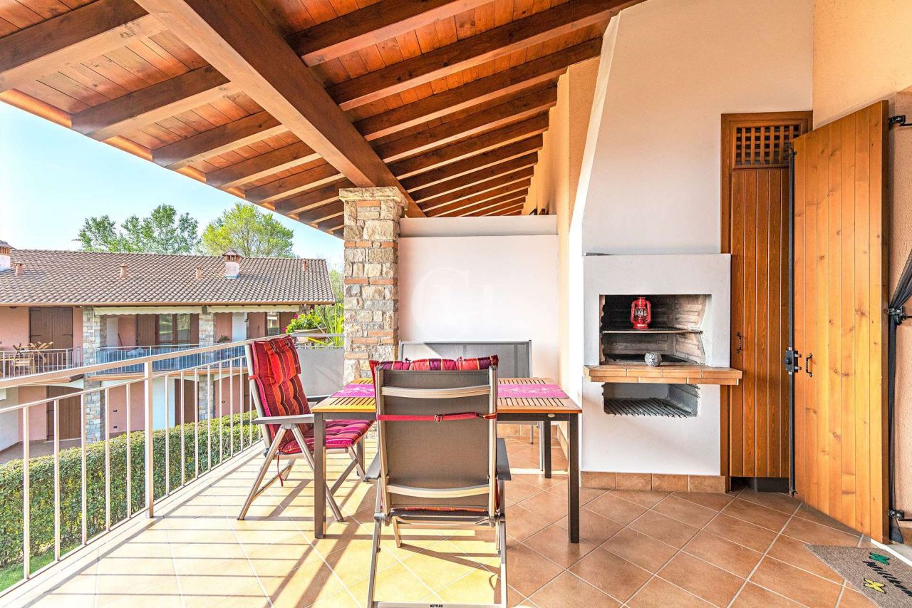 Квартира у озера Гарда, Италия, 75 м2 фото 2