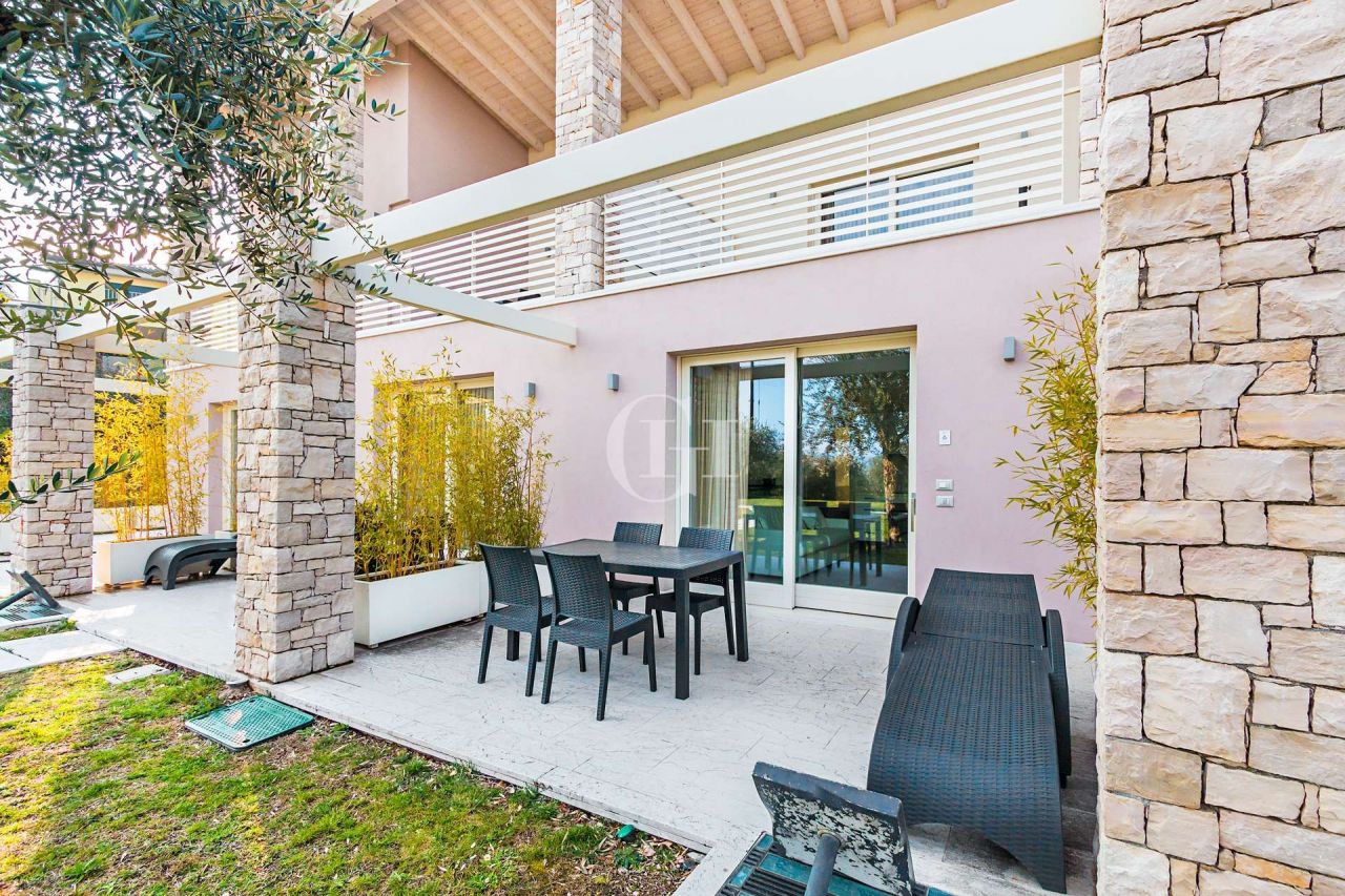 Апартаменты у озера Гарда, Италия, 110 м2 фото 4