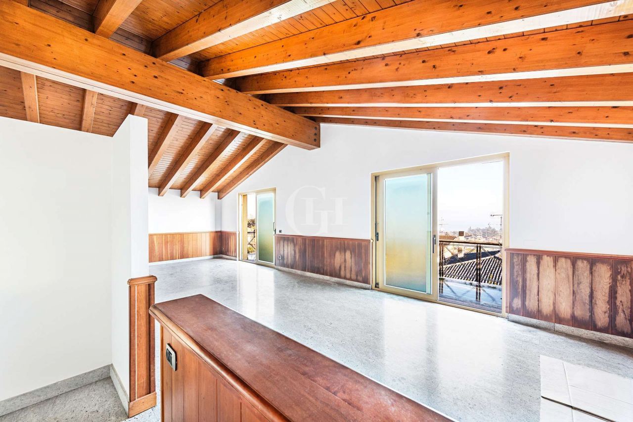 Вилла у озера Гарда, Италия, 240 м2 фото 4