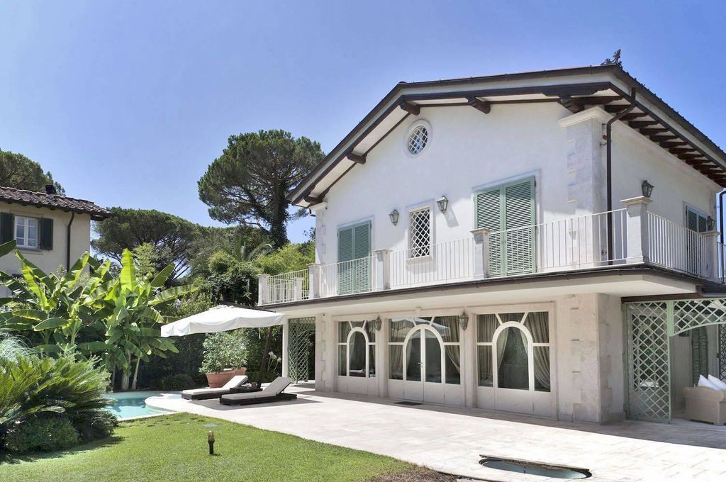 Вилла в Форте деи Марми, Италия, 470 м2 фото 1