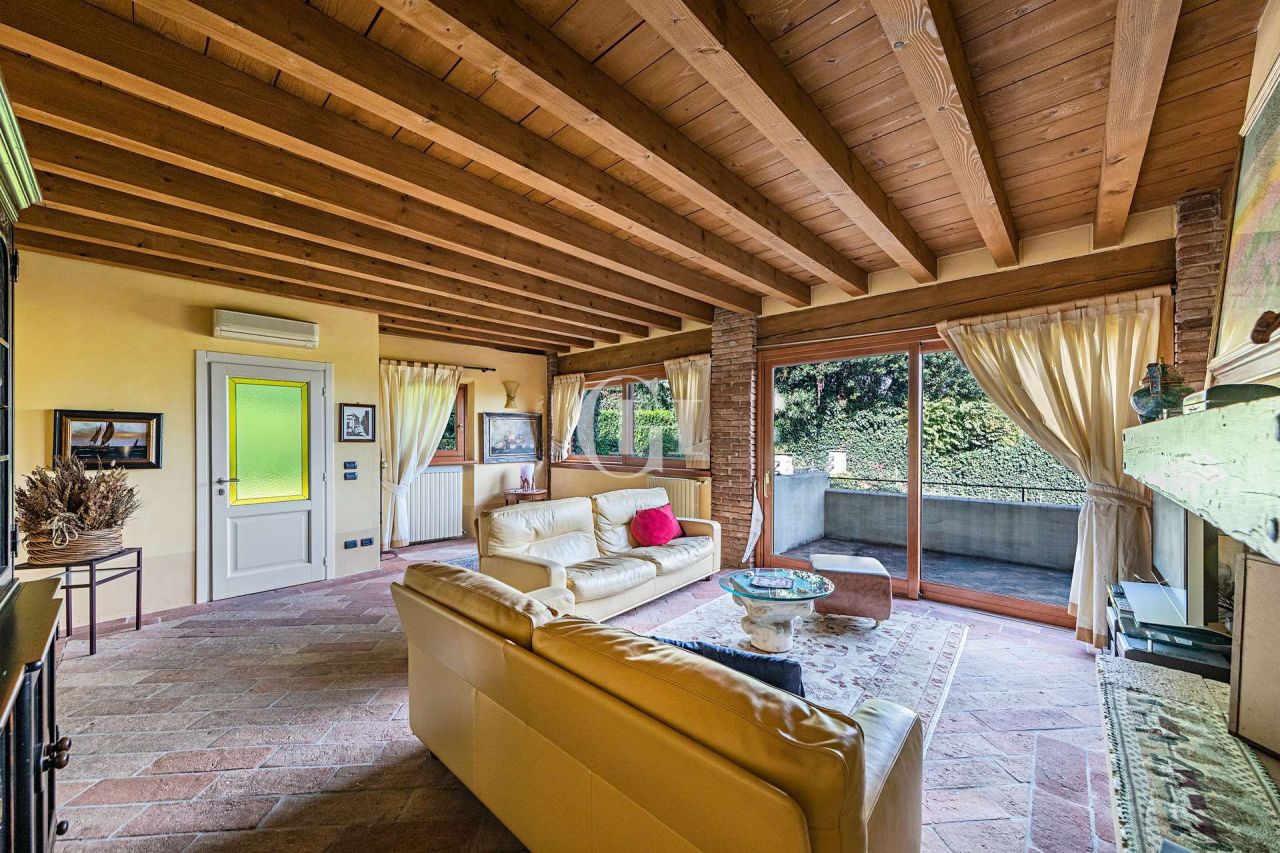 Апартаменты у озера Гарда, Италия, 200 м2 фото 4