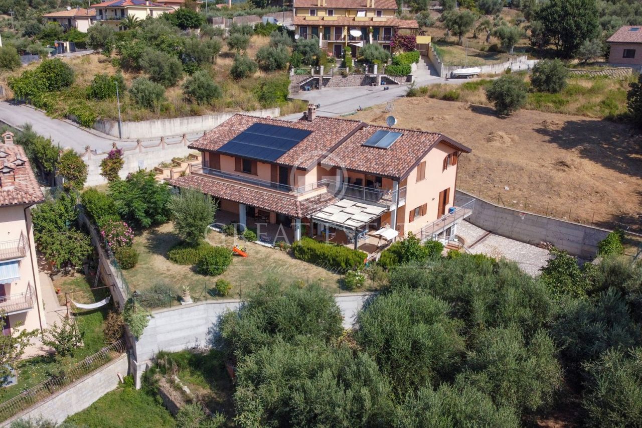 Дом в Пассиньяно-суль-Тразимено, Италия, 467.65 м2 фото 2