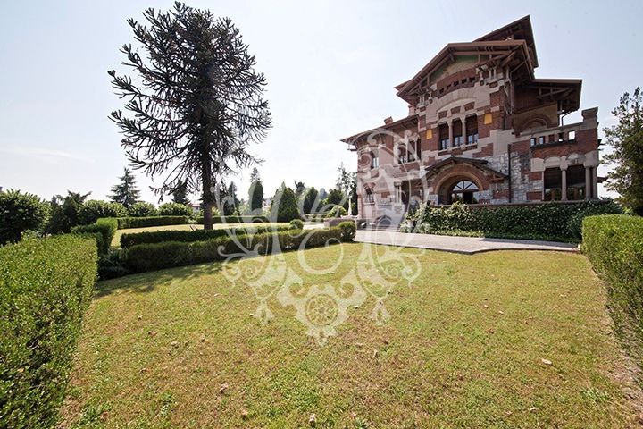 Вилла в Варесе, Италия, 6 000 м2 фото 2