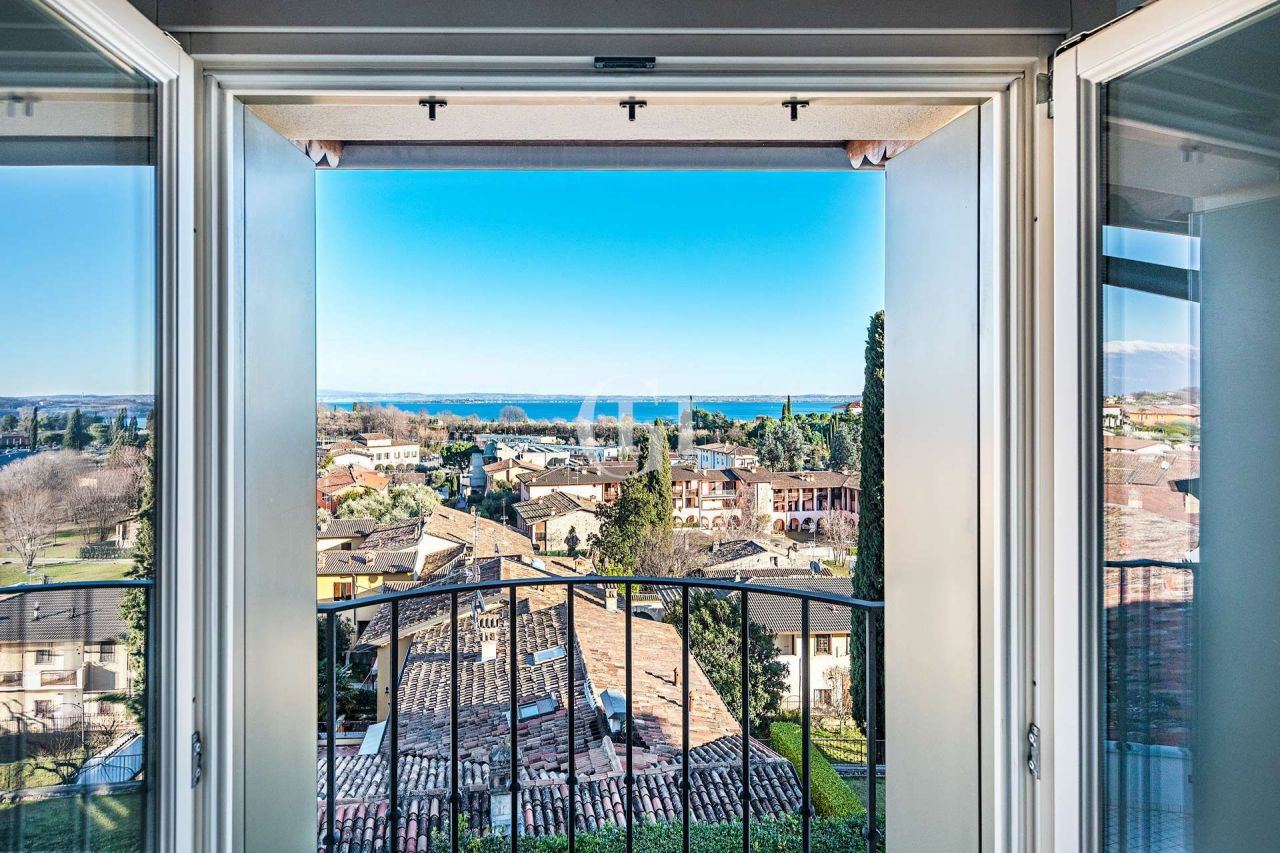 Пентхаус у озера Гарда, Италия, 90 м2 фото 3