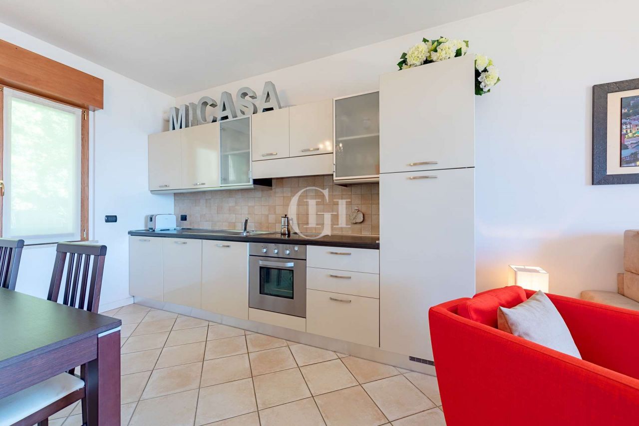 Квартира у озера Гарда, Италия, 75 м2 фото 3